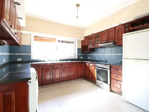 Venta casa 6 ambientes Jardín Quincho Olivos