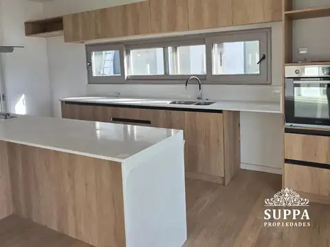 Casa 5 ambientes con 3 baños