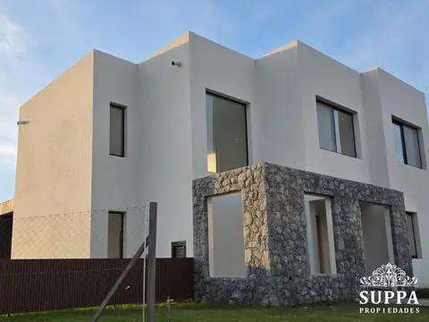 Casa en Venta en Laguna Grande, USD 535.000