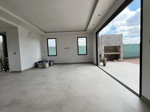 Casa 4 ambientes con 2 baños