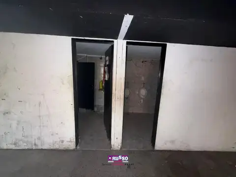 Alquiler de Local en Esquina - Isidro Casanova