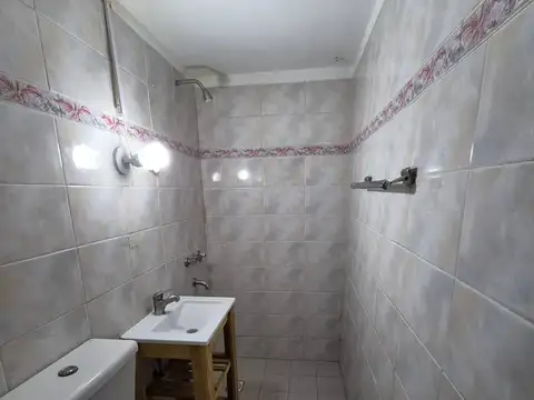 Casa en venta de 4 ambientes en Adrogue con parque