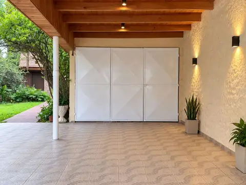 VENTA DE CASA FAMILIAR CON LOCAL EN VENTA