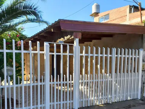 VENTA DE CASA FAMILIAR CON LOCAL EN VENTA