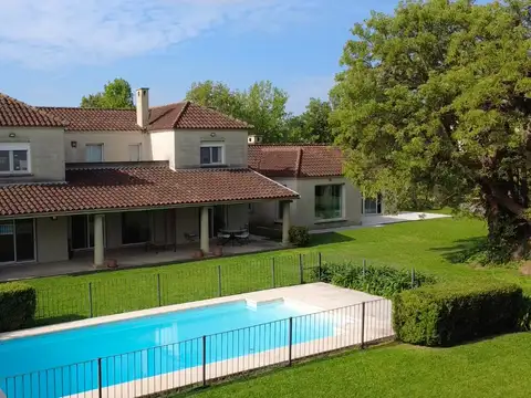 Casa en Venta con 6 cocheras