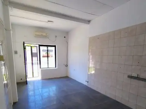 Local en Alquiler en Ludueña, $ 320.000