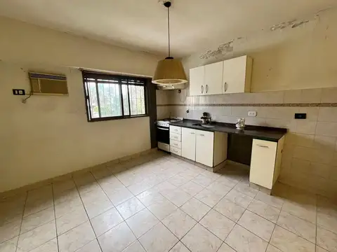 Hipolito Yrigoyen 1587 , Piso 1