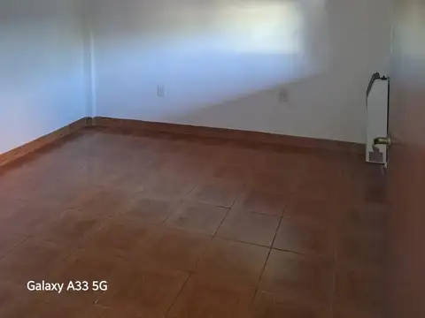 Departamento en primer piso con dos habitaciones en alquiler. Rafael Calzada
