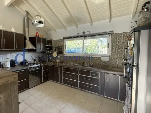Casa 5 Dormitorios con Pileta en Venta en Pinamar Zona Nayades