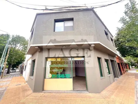 INTERESANTE LOCAL S/EXPENSAS EN ESQUINA DE 34 MTS CUBIERTOS