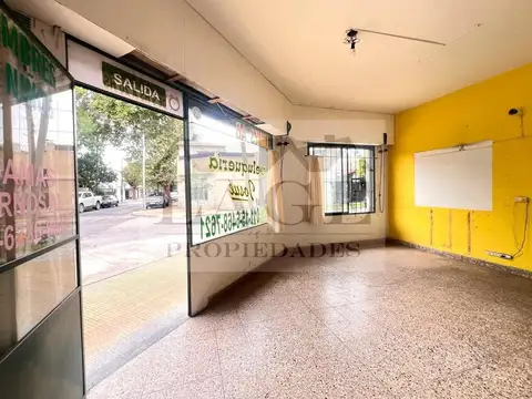 INTERESANTE LOCAL S/EXPENSAS EN ESQUINA DE 34 MTS CUBIERTOS