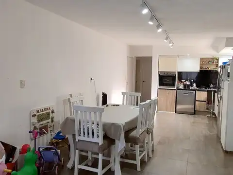 Casa 6 ambientes con 2 baños