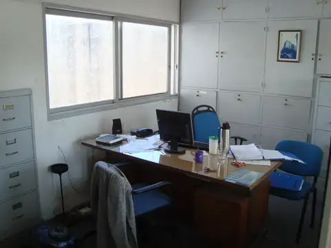 Oficina 4 ambientes con 1 baño