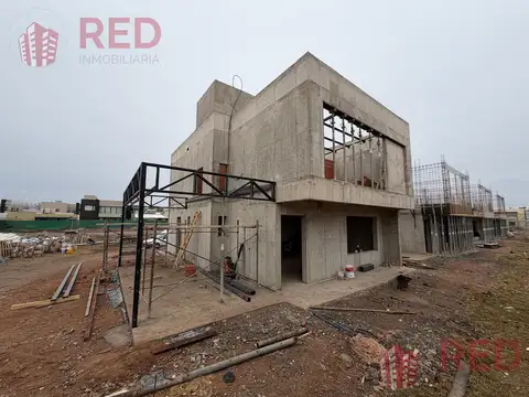 Vende Casa en Barrio Privado Mediterraneo Plottier