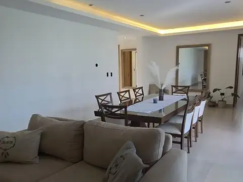 Doctor Edmundo Correas 800