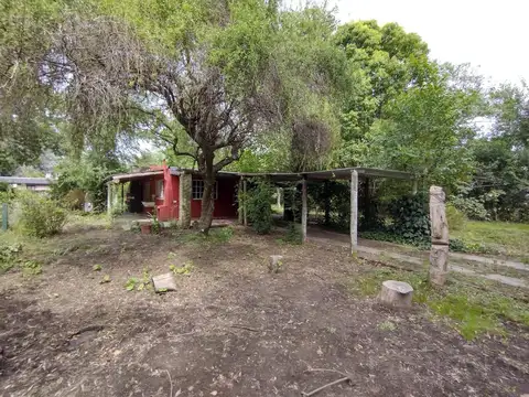Venta. Casa 3 ambientes. Lote De 2.175 m2. Parada Robles
