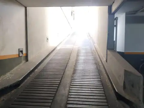  NUEVO PRECIO  VENTA COCHERA MUY AMPLIA EN BARRIO PARQUE HOLMBERG/DONADO