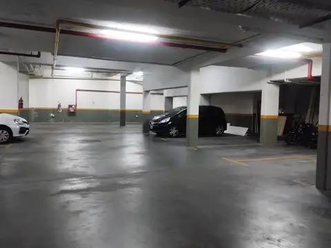 NUEVO PRECIO  VENTA COCHERA MUY AMPLIA EN BARRIO PARQUE HOLMBERG/DONADO