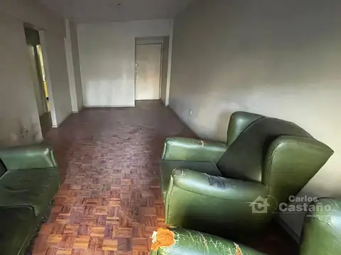 Depto 4 Amb al Frente C/ Balcón y Patio.