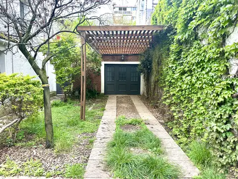Casa en Alquiler con 1 cochera