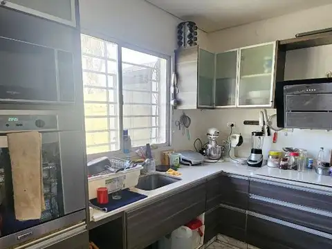Casa en Alquiler con 2 cocheras