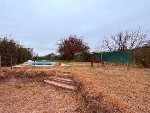 Terreno sobre calle Acuña, entre D' atri y Mussio