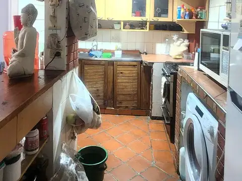 Casa 7 ambientes con 2 baños