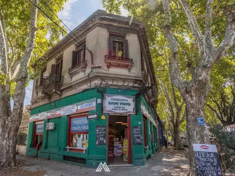 Venta de 3 Locales más Casa de Altos en Aguada
