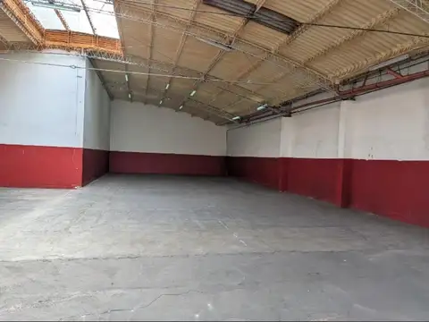 Venta de galpón de 750 m² en Villa Ortúzar.
