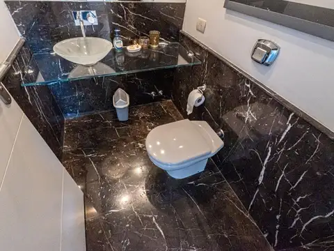 Departamento 8 ambientes con 4 baños