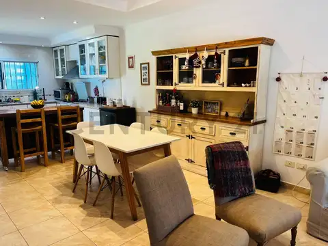 casa en venta en beccar con 3 dormitorios, jardín, quincho y fogonero