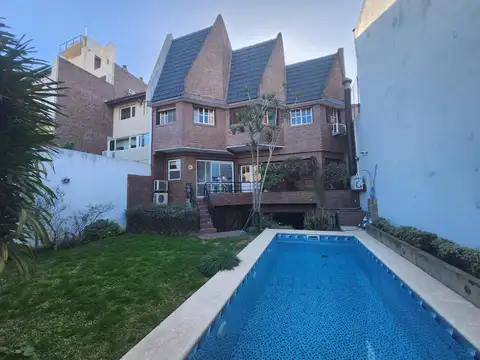 Casa en Venta con 2 cocheras