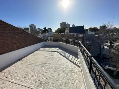 VENTA CASA 5 AMB, JARDIN, PISCINA Y COCHERA EN V. DEVOTO