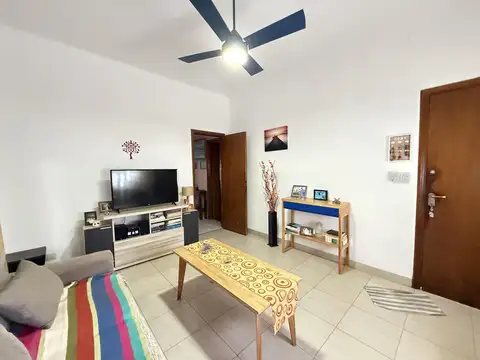 Casa 6 ambientes con 2 baños