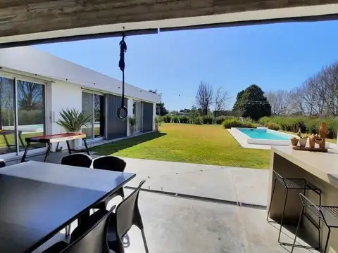 OPORTUNIDAD CASA DE CAT 4 AMB C QUINCHO PISCINA LOTE 1500M2