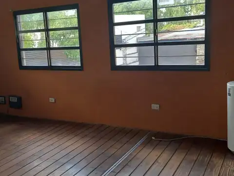 Excepcional local con galp?n en venta, sobre colectora sur.