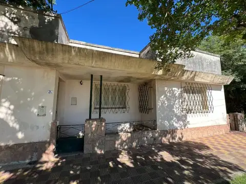 VENTA/ CASA / 2DORMITORIOS / PILETA / LEHMANN