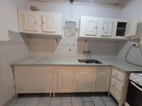 Casa 6 ambientes con 2 baños