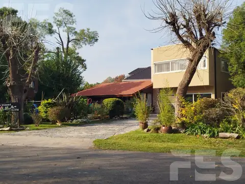 Casa 6 ambientes con 4 baños