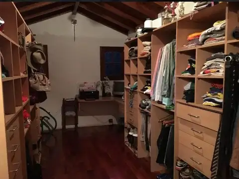 PERMUTA - CHALET DE 5 AMBIENTES  - ITUZAINGO