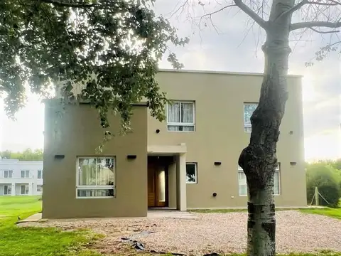Casa en Venta en Countries y Barrios Cerrados en La Plata, USD 135.000