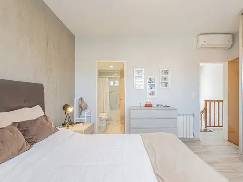 VENTA CASA 4 AMB EL PALOMAR SE EVALÚA PERMUTA  - PILETA Y FONDO -
