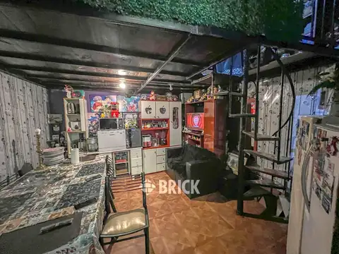 TIPO CASA EN ADOLFO ALSINA AL 3000 - CFTE T/A NUEVO GRAN PATIO CUB 2 BAÑOS