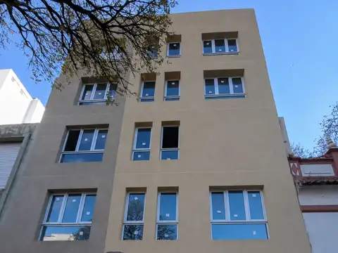 Edificio corporativo en block y local comercial