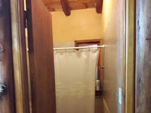 Casa con lote amplio y piscina. Valle de Anisacate