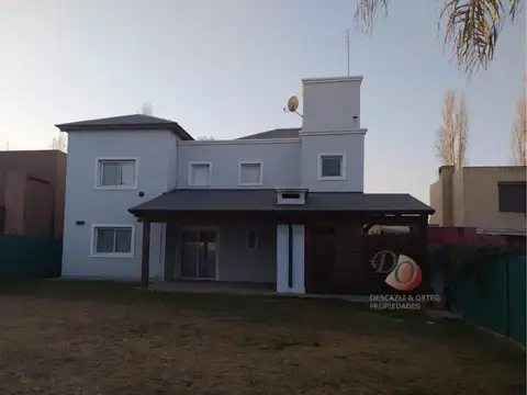 Casa 4 ambientes con 3 baños