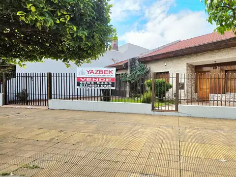 CASA DE 3 AMBIENTES CON COCHERAS
