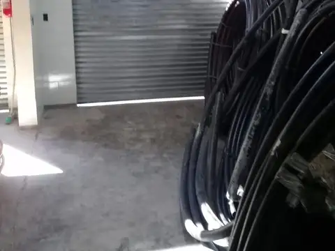 Venta Local  de 60 m2 en Caseros, apto credito