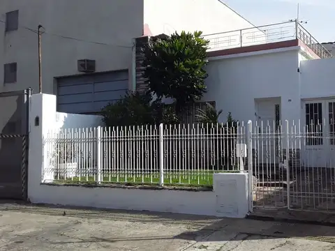 William Morris 800, Piso PB