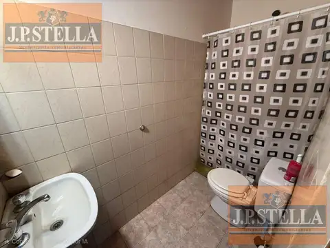 Galpón Industrial de 697 m² en 2.300 m² Lote c/ puente grúa de 1 tn - Casanova